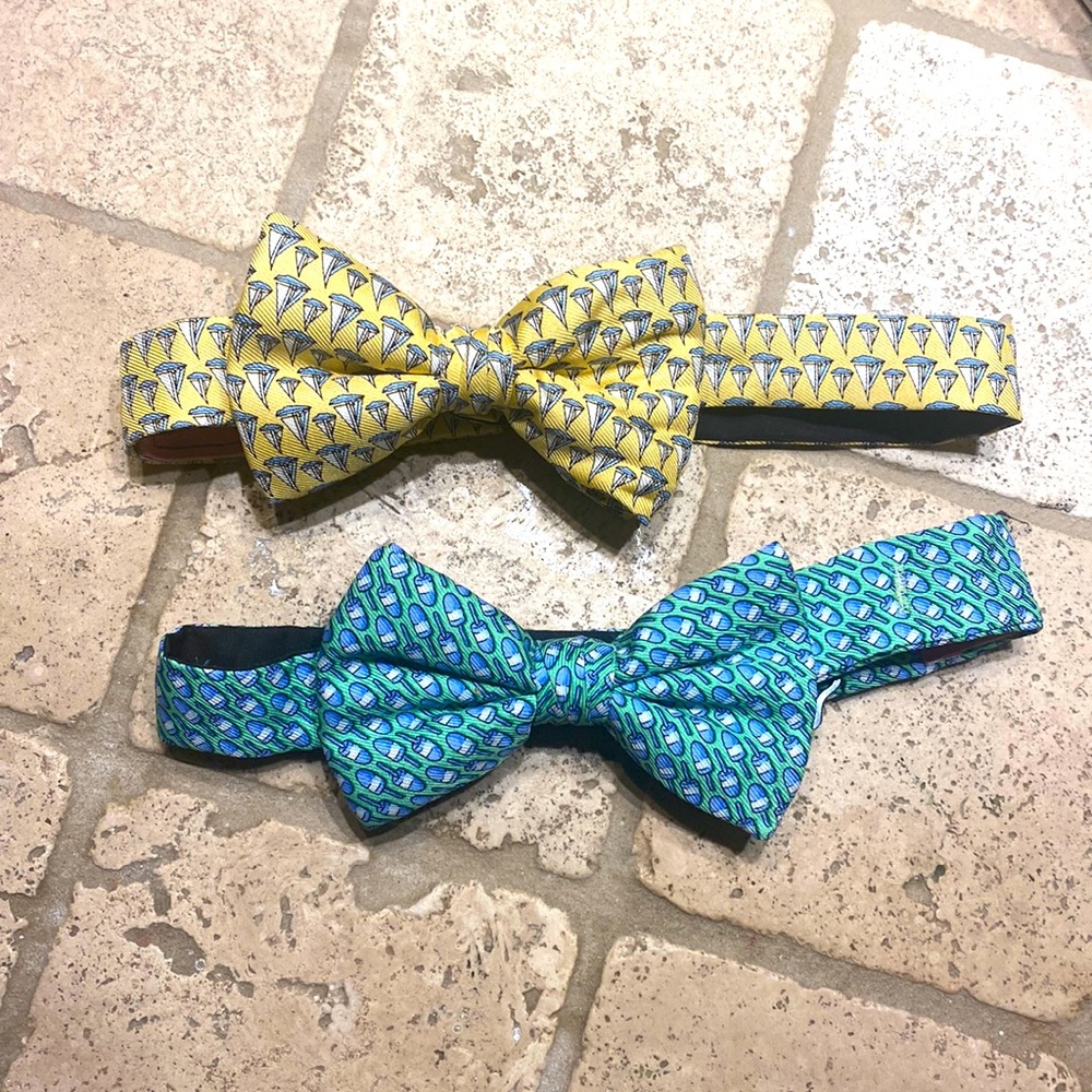 Vineyard Vines youth bow ties EUC adjustable